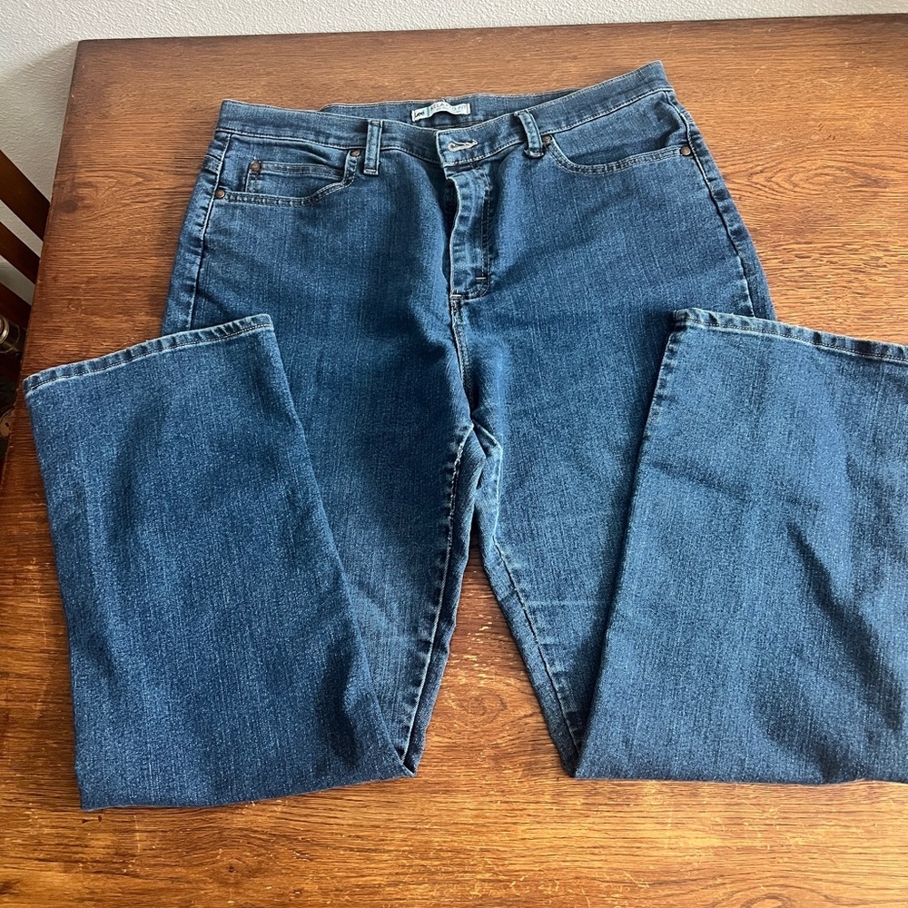 Lee Relaxed Fit Blue Jeans Size 16 Medium – Classic Straight Leg 31” Inseam